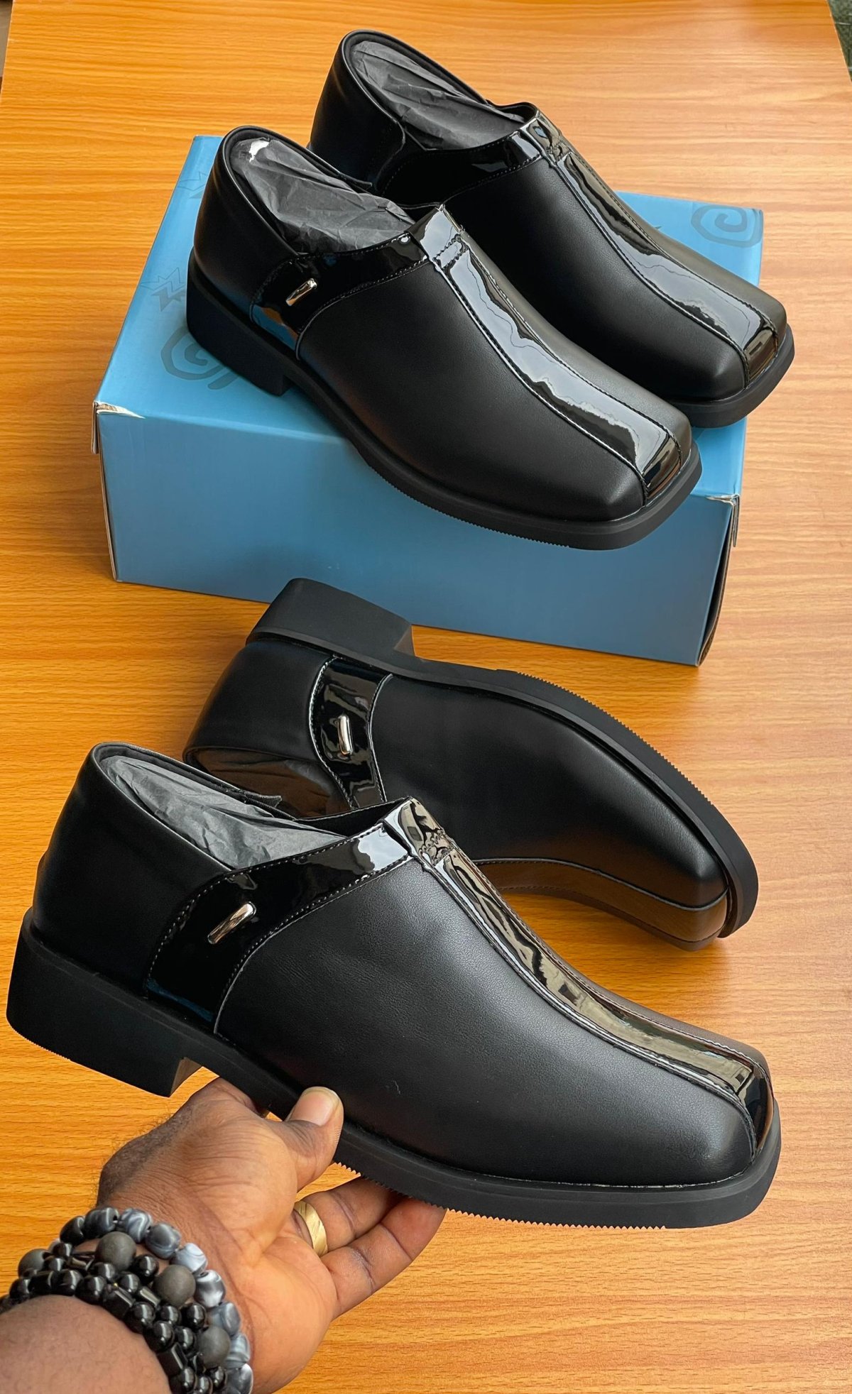 Shoe - image 2