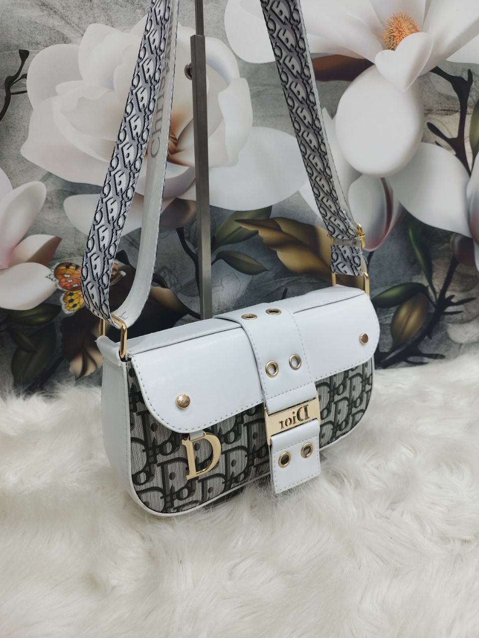 Color: white